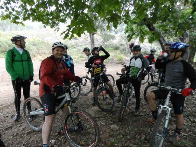 ... abrigados da chuva em Couce ...