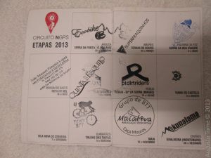 A caderneta que permitiu obter o Troféu.