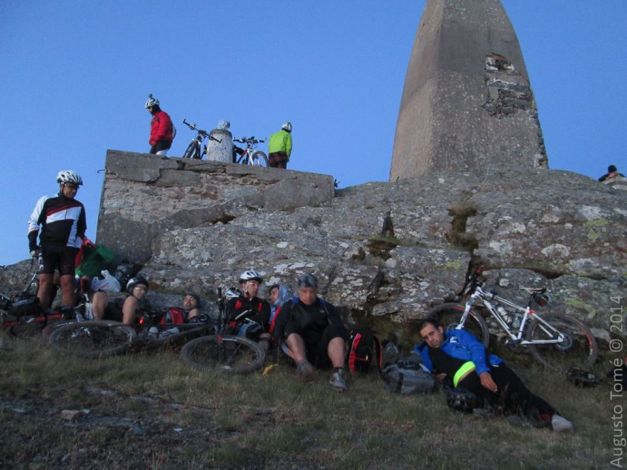 ...à espera que o Sol apareça no horizonte...