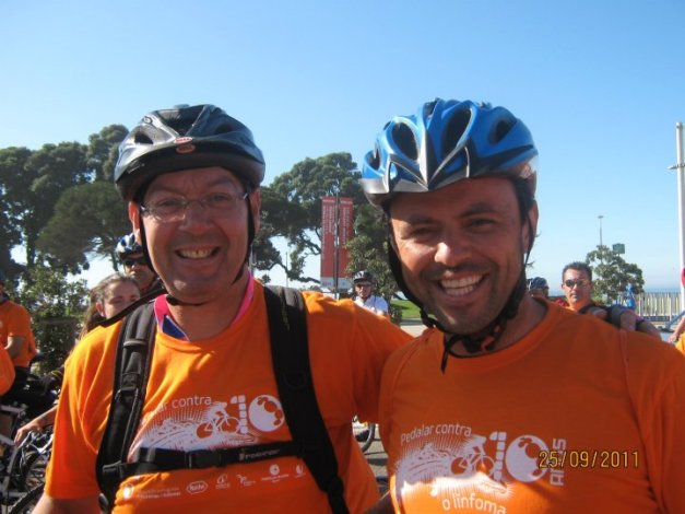 319931_218891538170943_1340603109_n